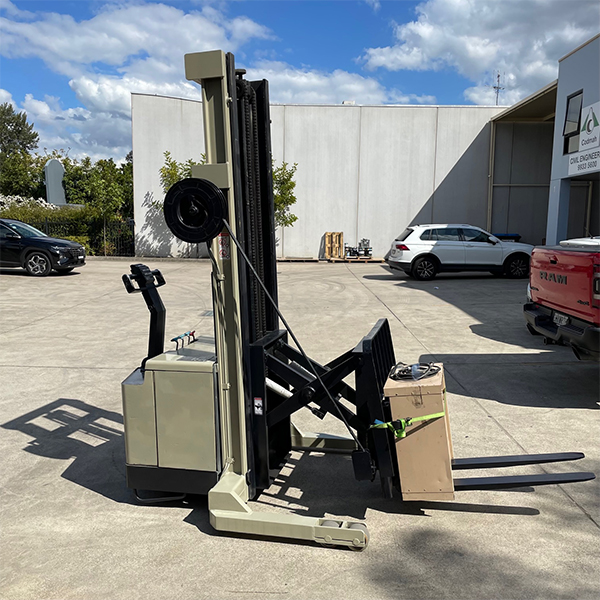 Hyworth-Crown-Walkie-Reach-Stacker-(2022-Used-Forklift--Image-2)