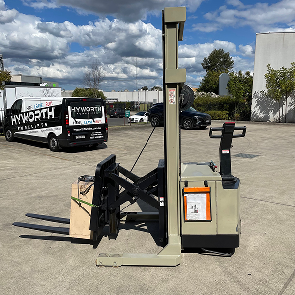 Hyworth-Crown-Walkie-Reach-Stacker-(2022-Used-Forklift--Image-4)