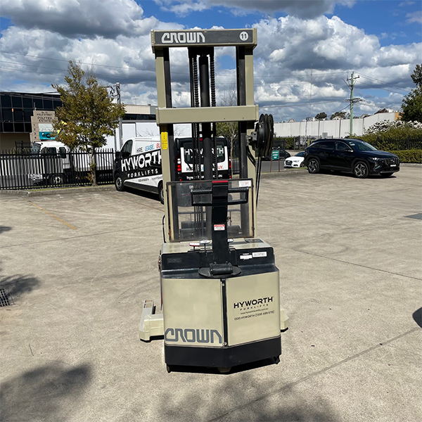 Hyworth-Crown-Walkie-Reach-Stacker-(2022-Used-Forklift--Image-5)