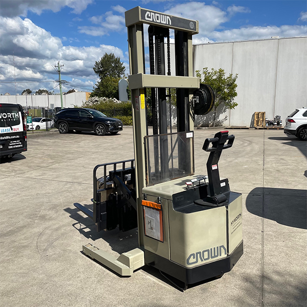 Hyworth-Crown-Walkie-Reach-Stacker-(2022-Used-Forklift--Image-6)