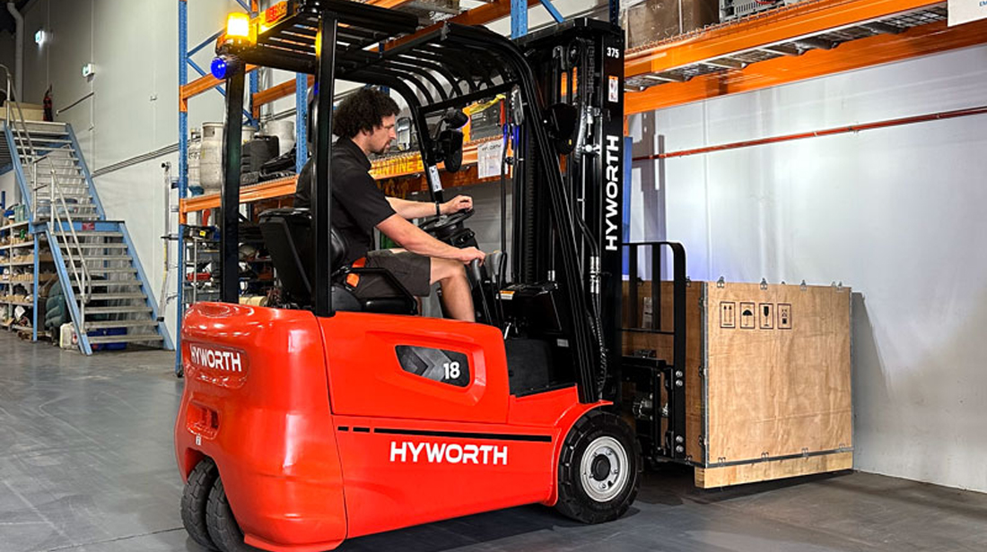 understand the comparison between counterbalance forklifts vs reach trucks