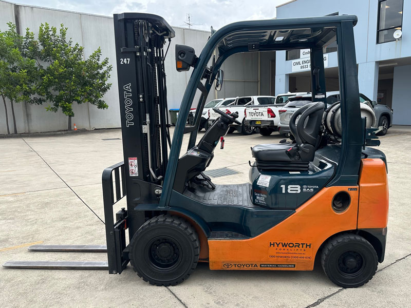 Toyota 1.8T Gas Forklift with 3 Stage Container Mast in AS NEW Condition