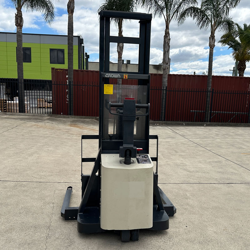Crown-1T-Walkie-Stacker-3300mm-9